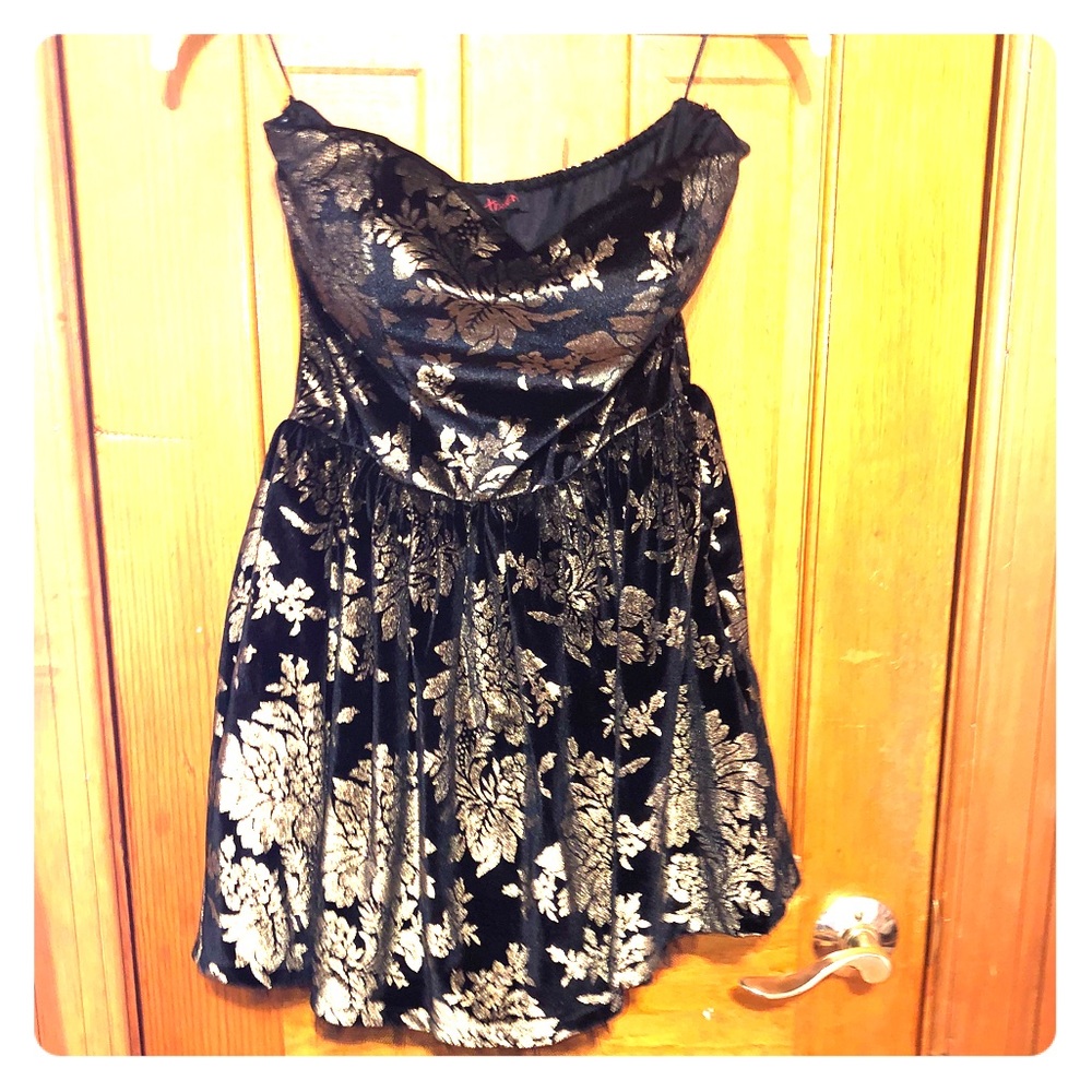 Velvet black & gold strapless sweetheart dress